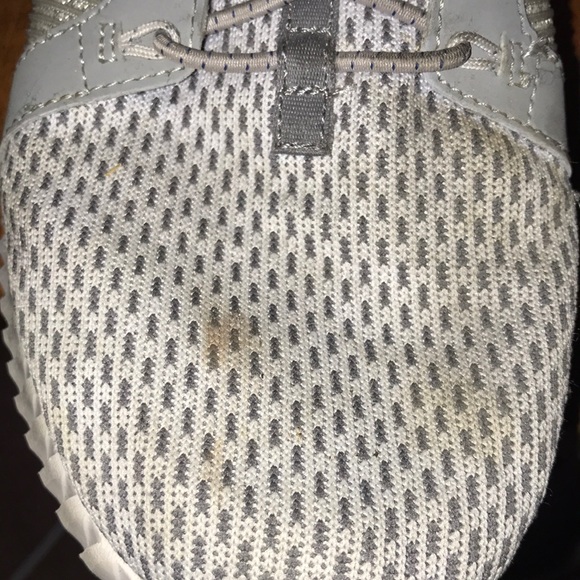 Sketchers size 8.5 but fit like a 9.5 - Picture 2 of 4